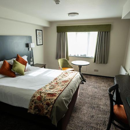 Cat & Lion Country Pub And Hotel Warrington Extérieur photo