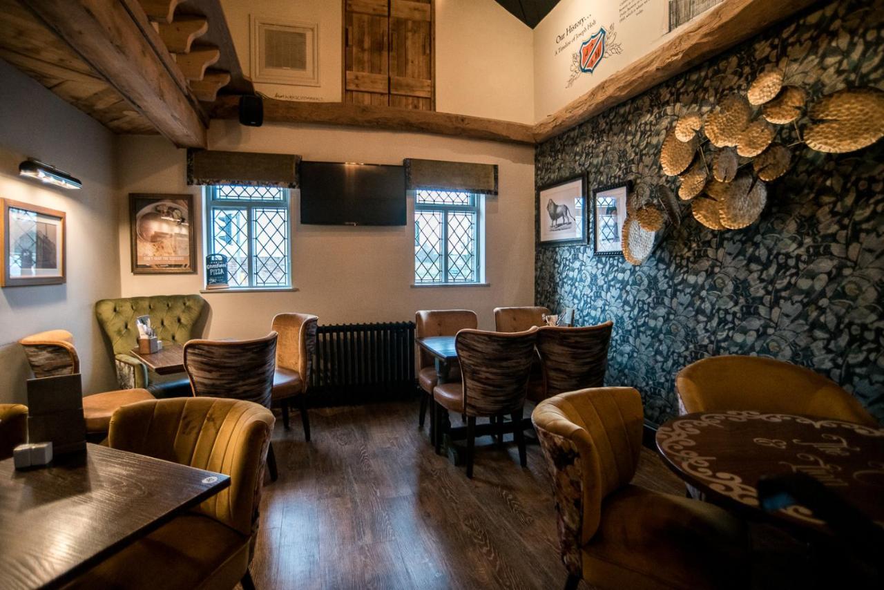 Cat & Lion Country Pub And Hotel Warrington Extérieur photo