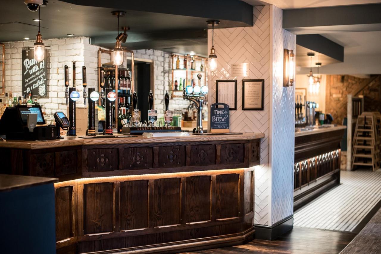 Cat & Lion Country Pub And Hotel Warrington Extérieur photo