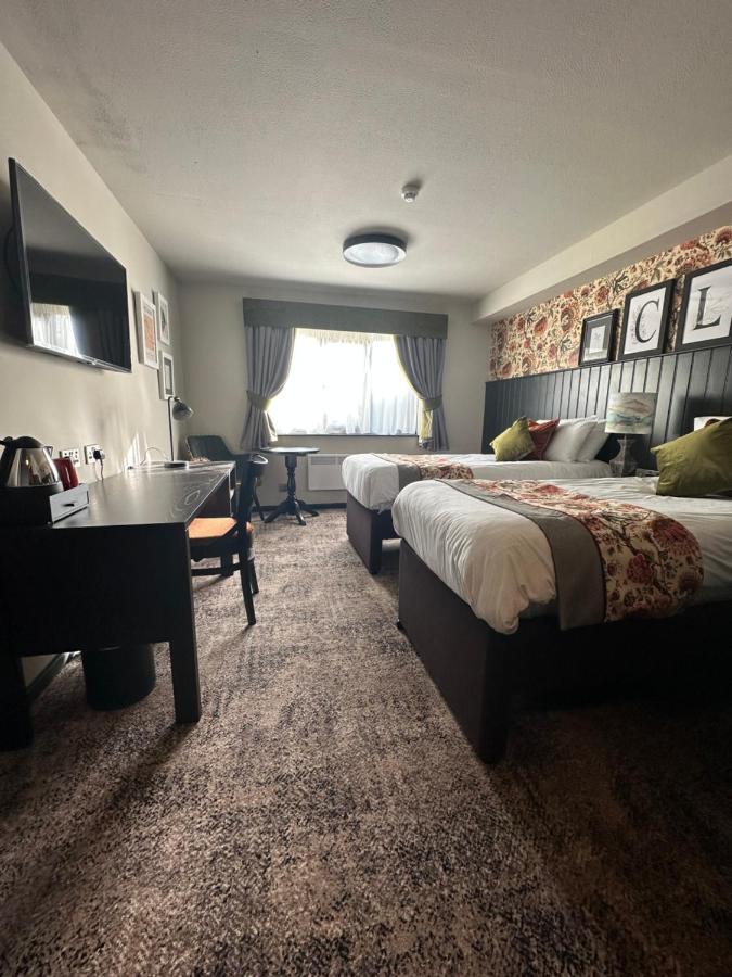 Cat & Lion Country Pub And Hotel Warrington Extérieur photo
