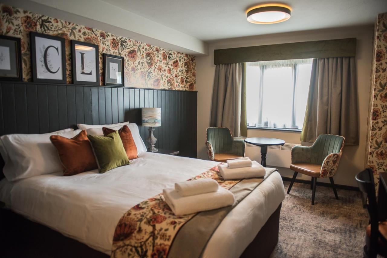 Cat & Lion Country Pub And Hotel Warrington Extérieur photo