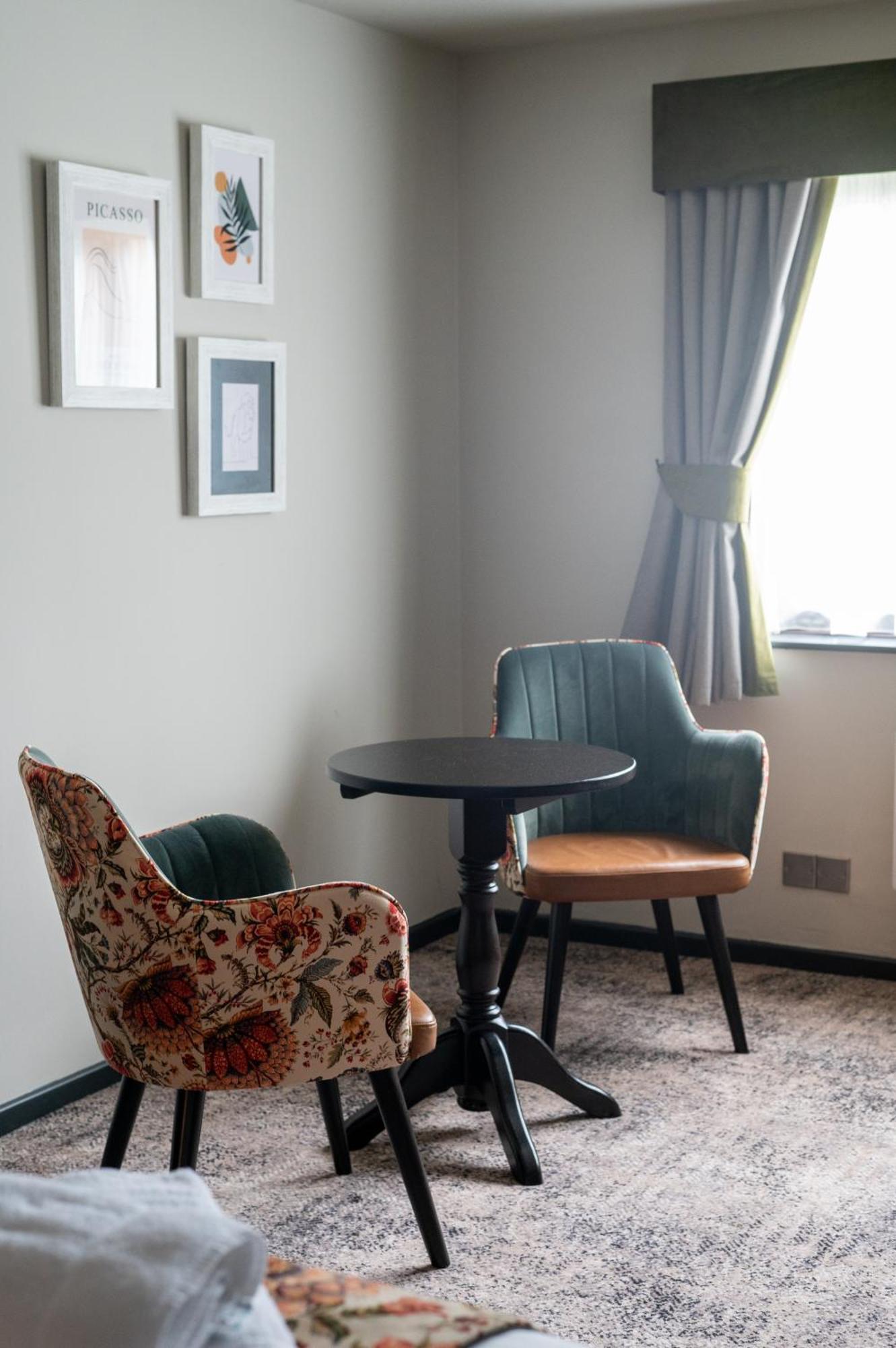 Cat & Lion Country Pub And Hotel Warrington Extérieur photo