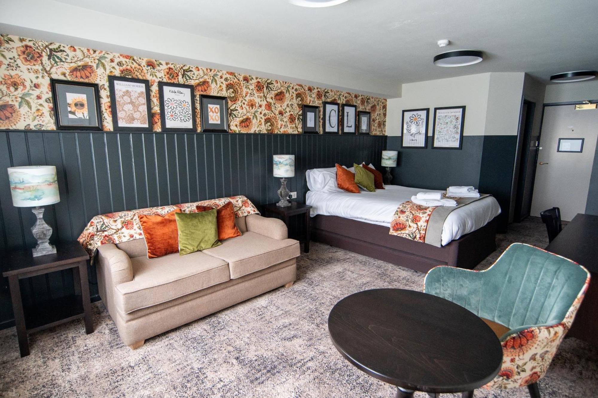 Cat & Lion Country Pub And Hotel Warrington Extérieur photo