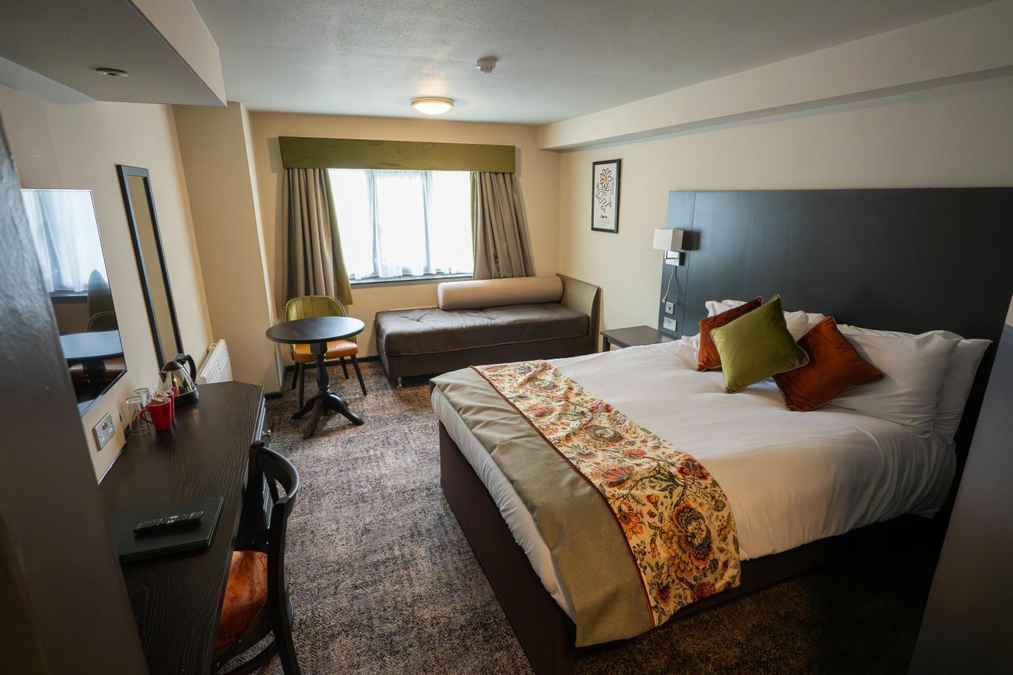 Cat & Lion Country Pub And Hotel Warrington Extérieur photo