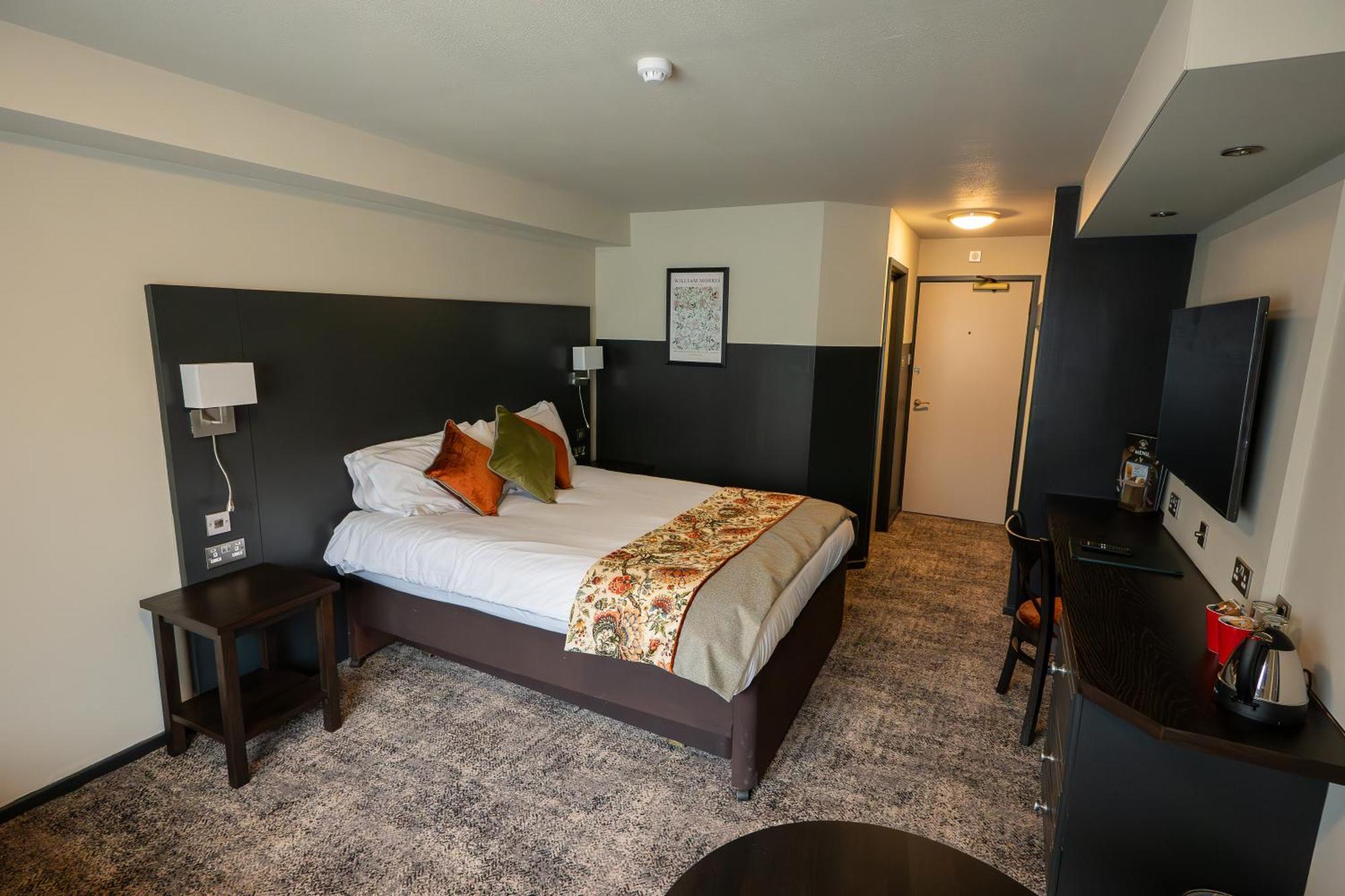 Cat & Lion Country Pub And Hotel Warrington Extérieur photo