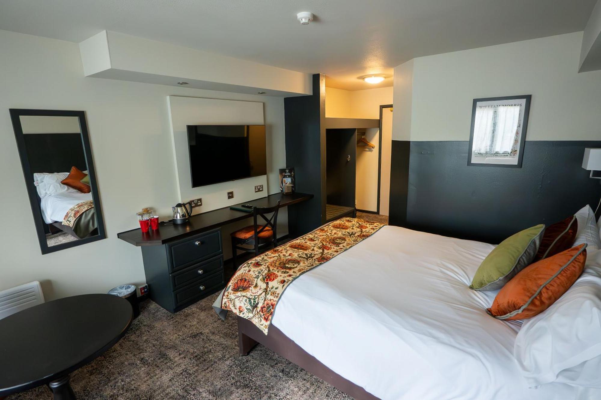 Cat & Lion Country Pub And Hotel Warrington Extérieur photo