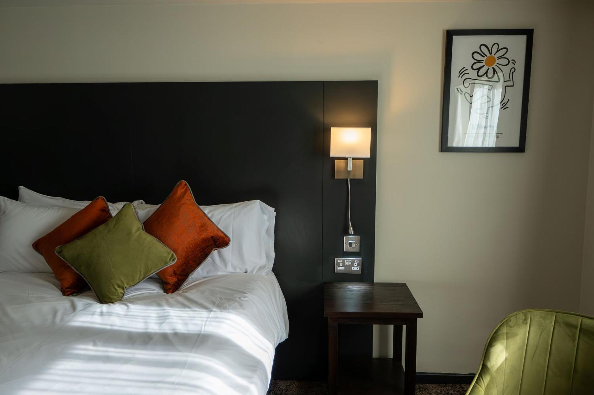 Cat & Lion Country Pub And Hotel Warrington Extérieur photo