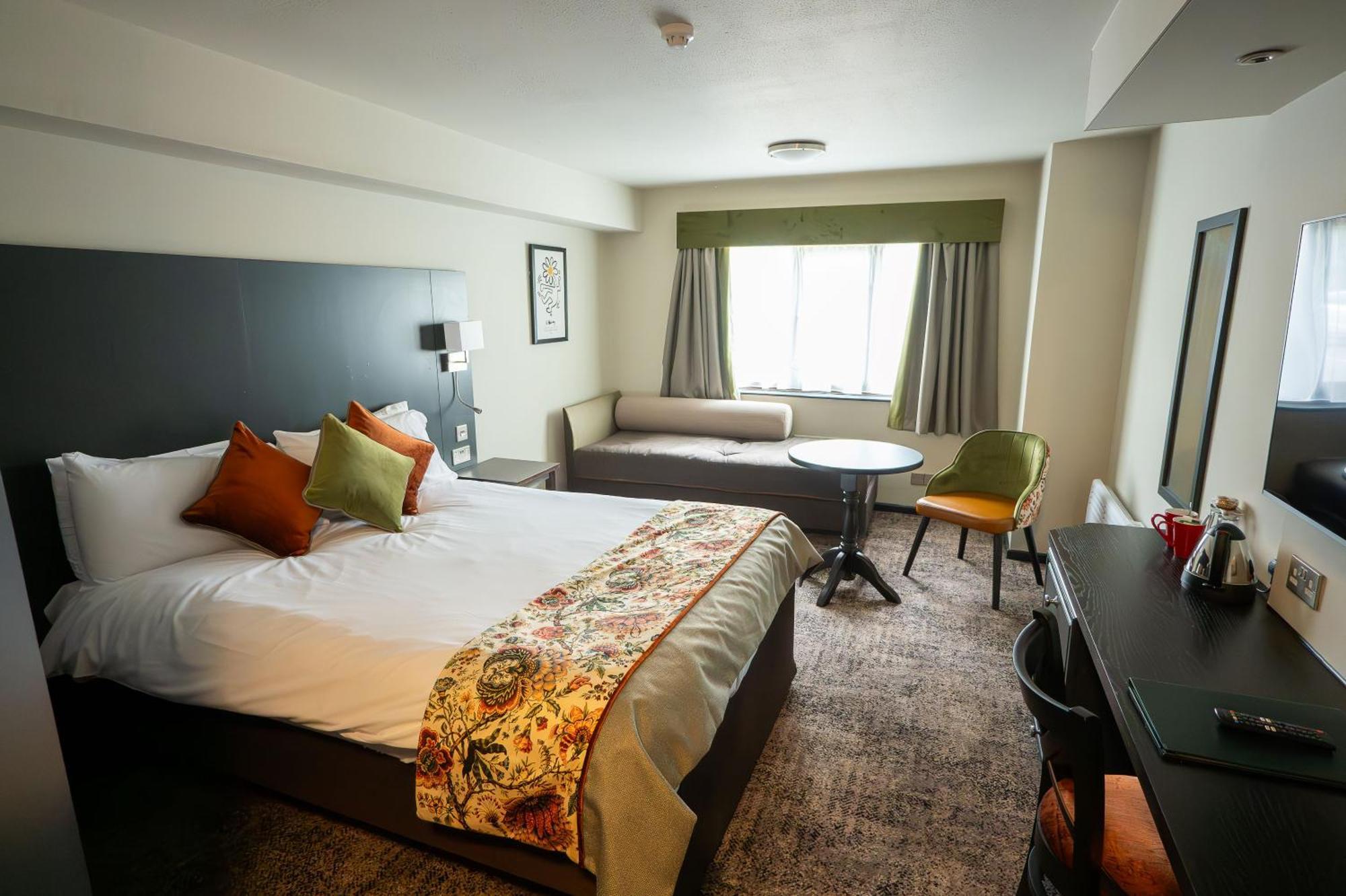 Cat & Lion Country Pub And Hotel Warrington Extérieur photo