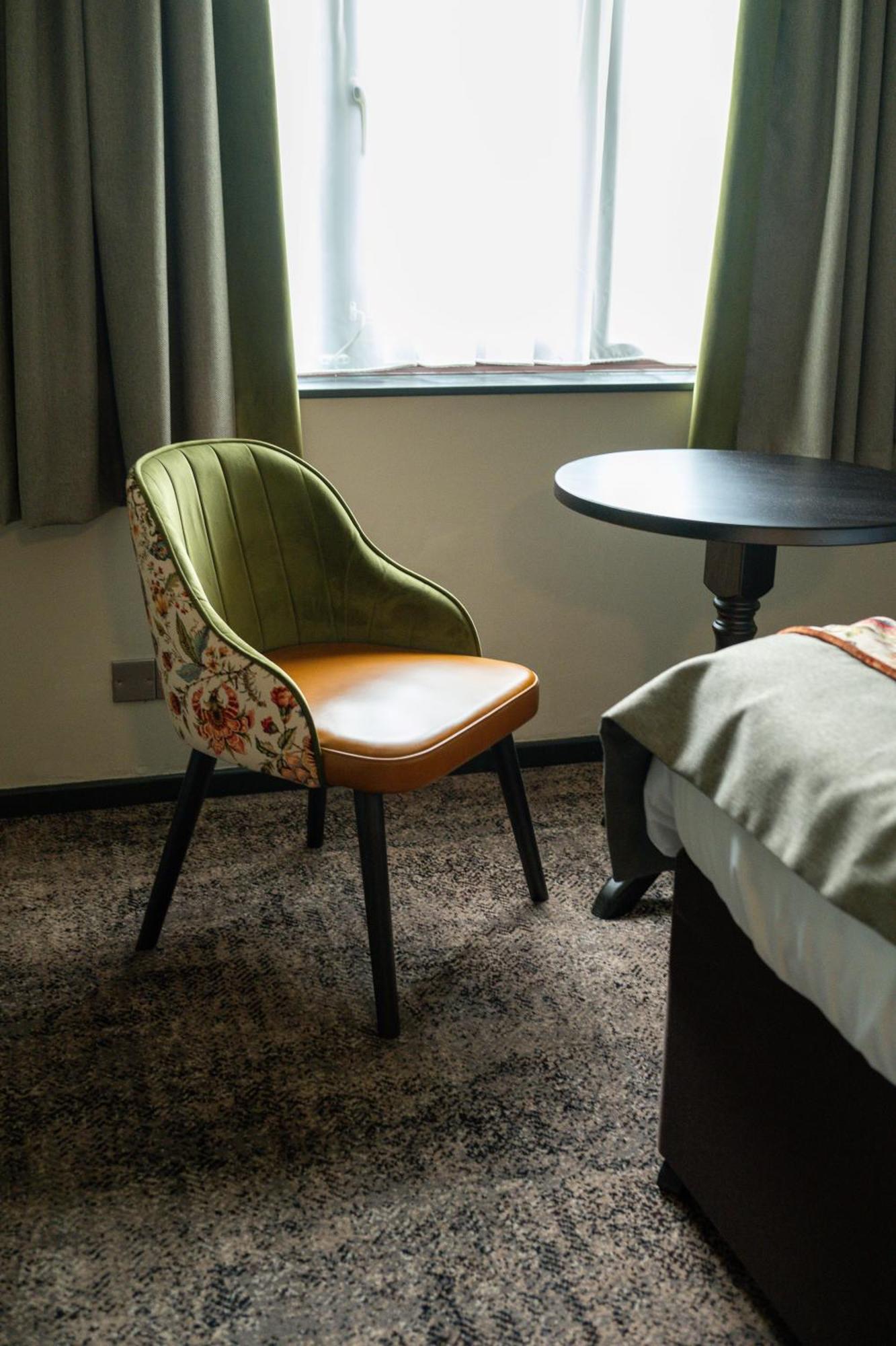 Cat & Lion Country Pub And Hotel Warrington Extérieur photo