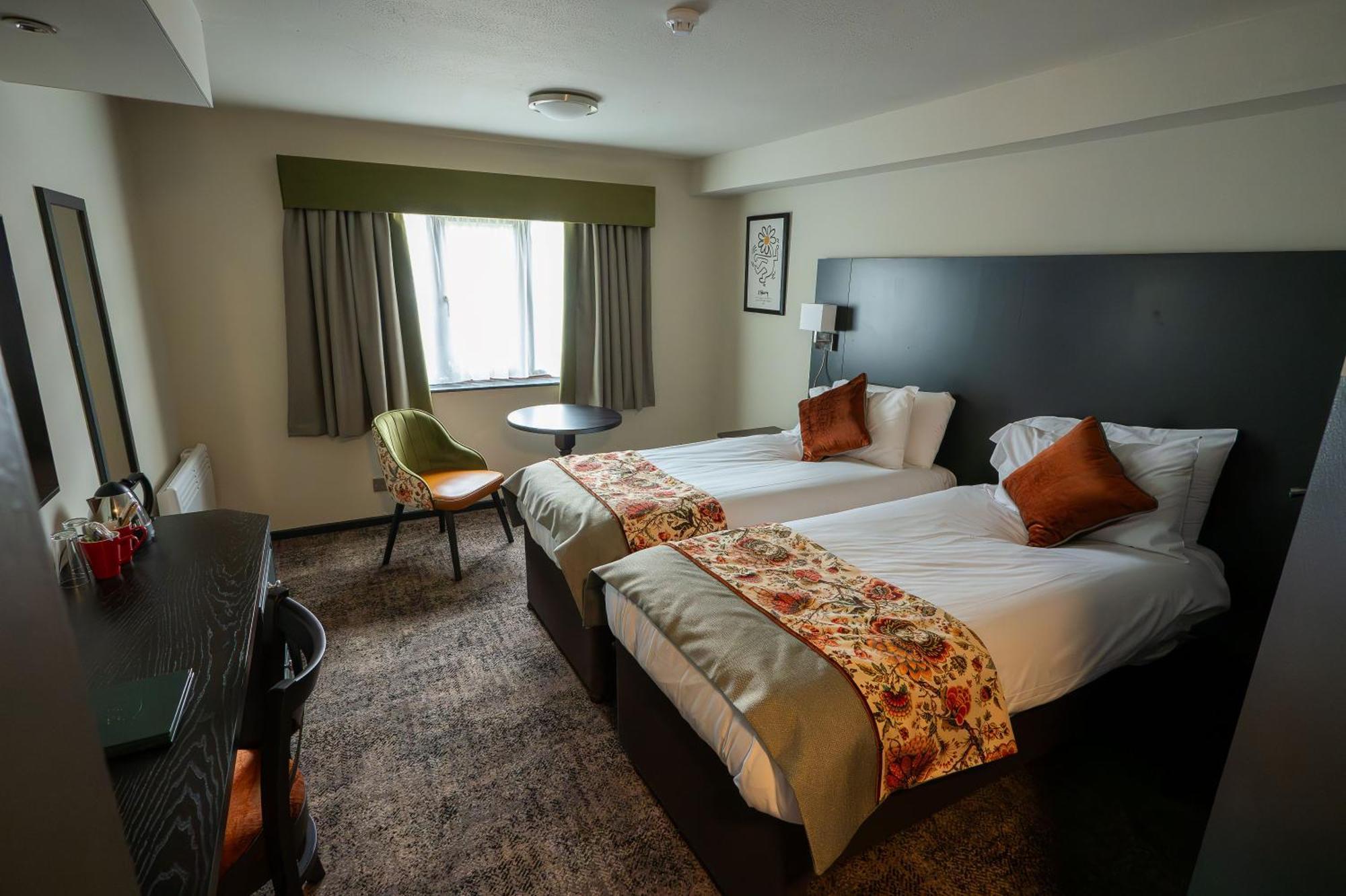 Cat & Lion Country Pub And Hotel Warrington Extérieur photo